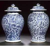 Kangxi A pair of blue and white baluster jars and covers